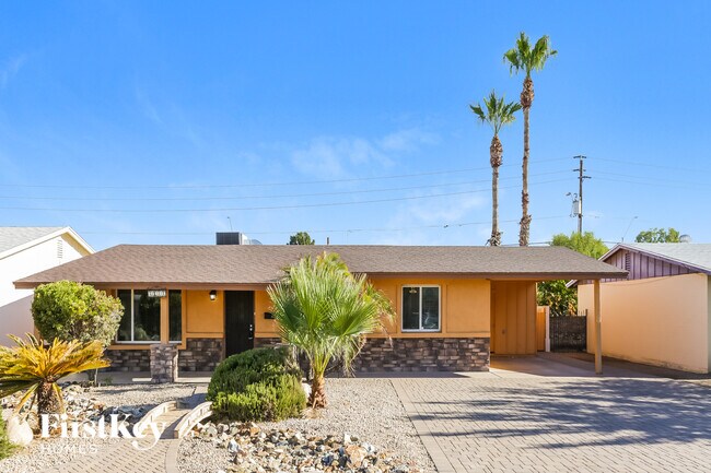Building Photo - 2122 W Shaw Butte Dr