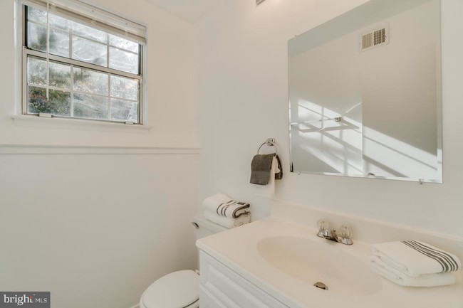 Building Photo - 2364 Hunters Square Ct