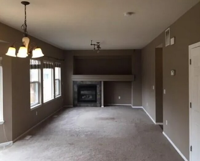 Foto del edificio - MAJESTIC 2-STORY HOME in HERRITAGE COMMUNITY - Security Deposit Alternative Available