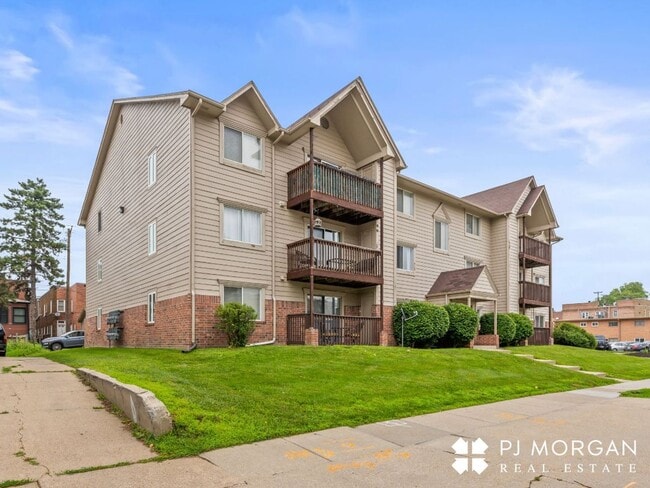 Building Photo - 2 Bedroom, 2 Bathroom Condo