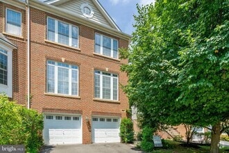 Building Photo - 9980 Cyrandall Dr