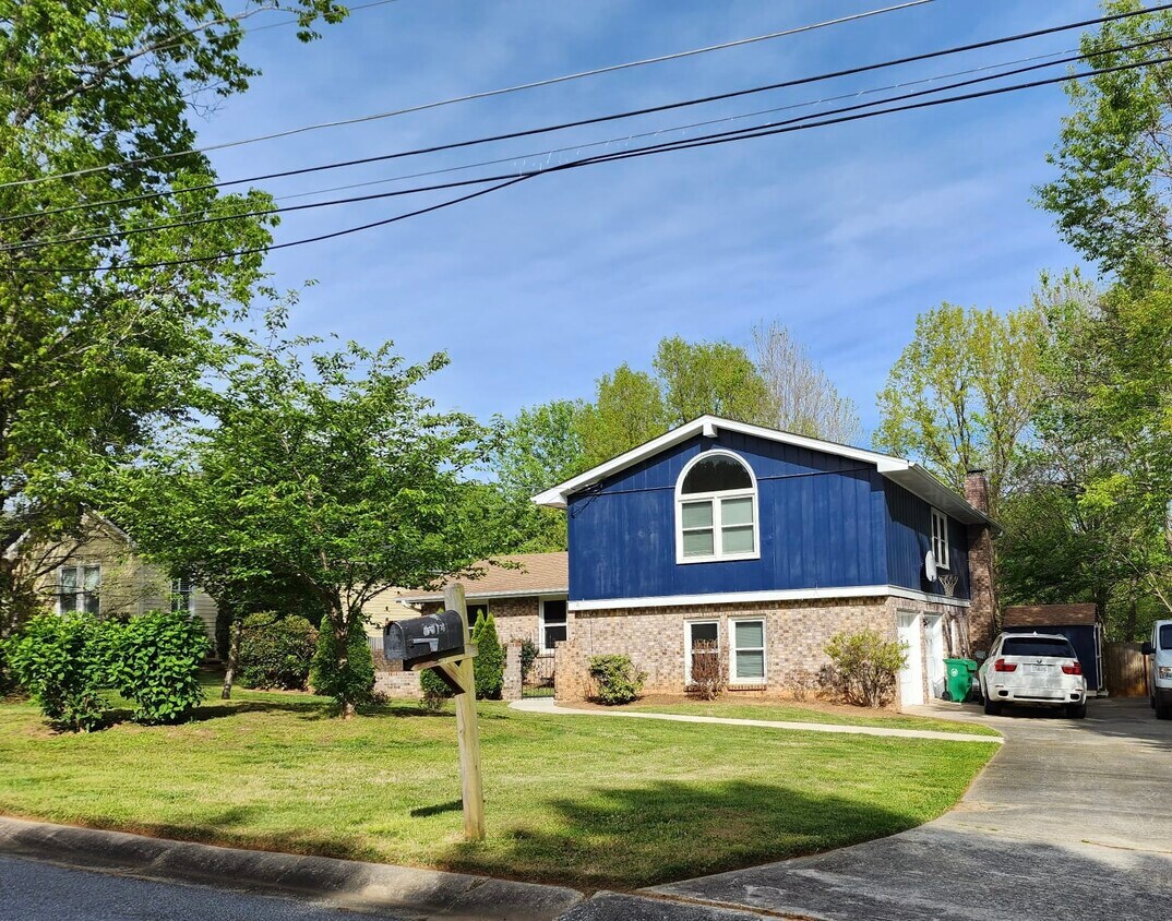 2814 Christopher Ct, Dunwoody, GA 30360 House Rental in Dunwoody, GA