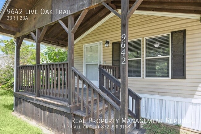 Building Photo - 9642 Live Oak Trail