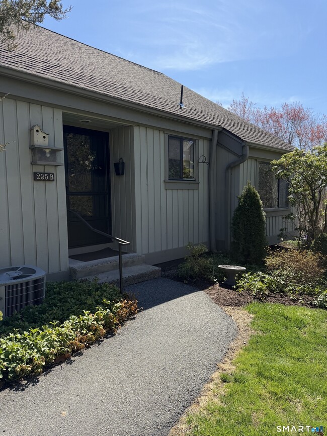 Building Photo - 235 Heritage Vlg