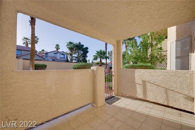 Building Photo - 853 Rock Springs Dr