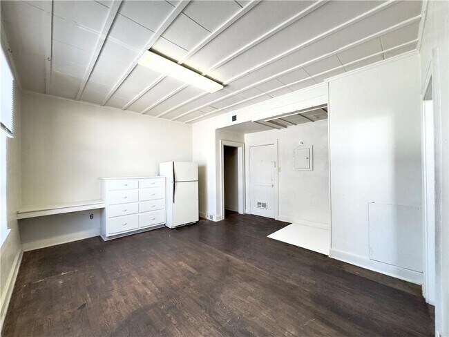 Foto del edificio - 645 W Dickson St