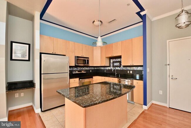 Building Photo - 155 Potomac Passage