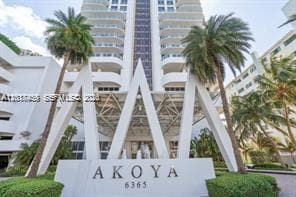 Foto del edificio - 6365 Collins Ave