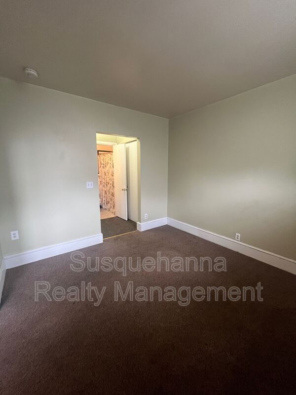 Building Photo - 134 College Ave