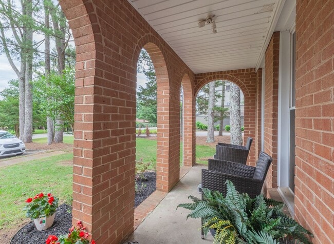 Building Photo - Charming 2-Bedroom, 1.5-Bath Townhouse in ...