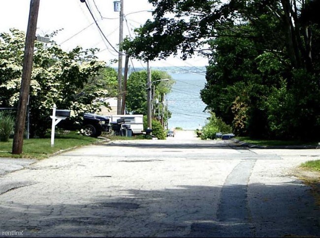 Foto del edificio - 3 br, 2 bath House - 108 Alden Ave