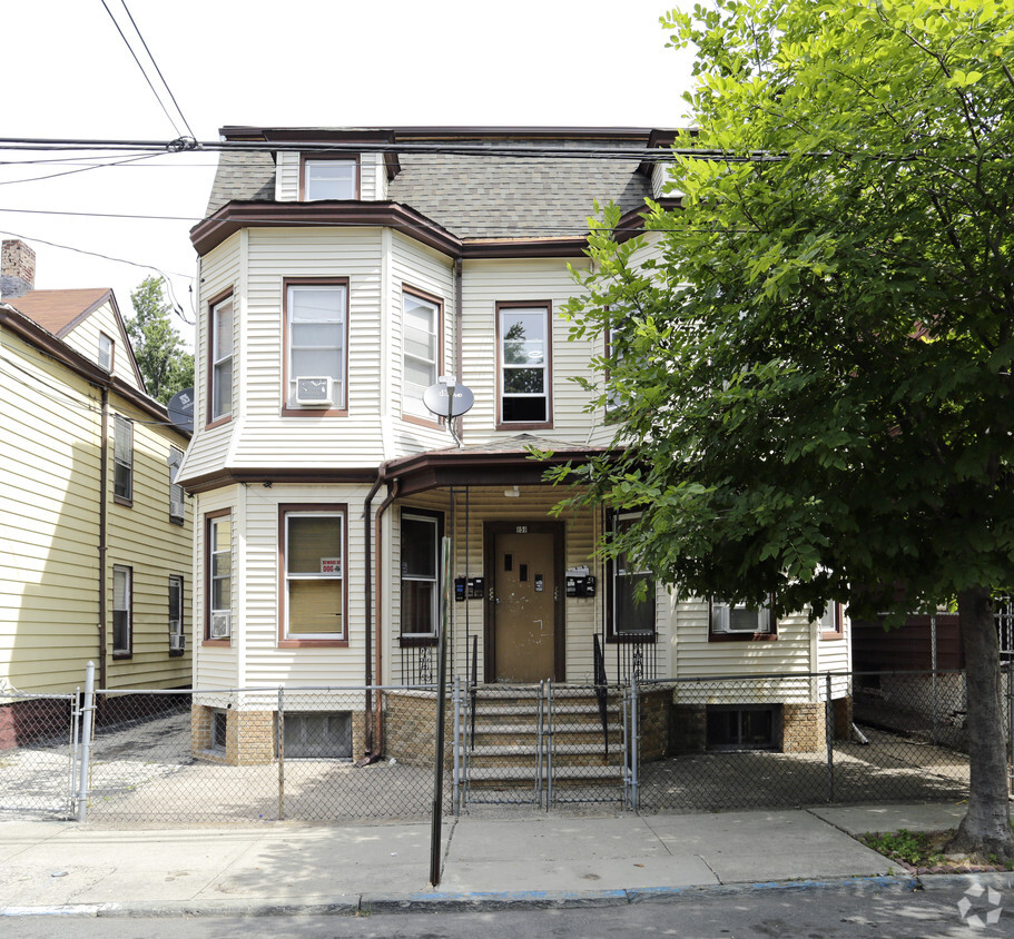 Building Photo - 149-151 Warren St