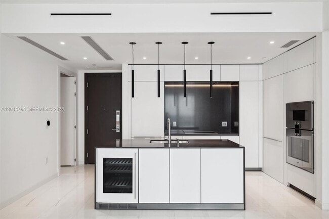 Building Photo - 300 Biscayne Boulevard Way