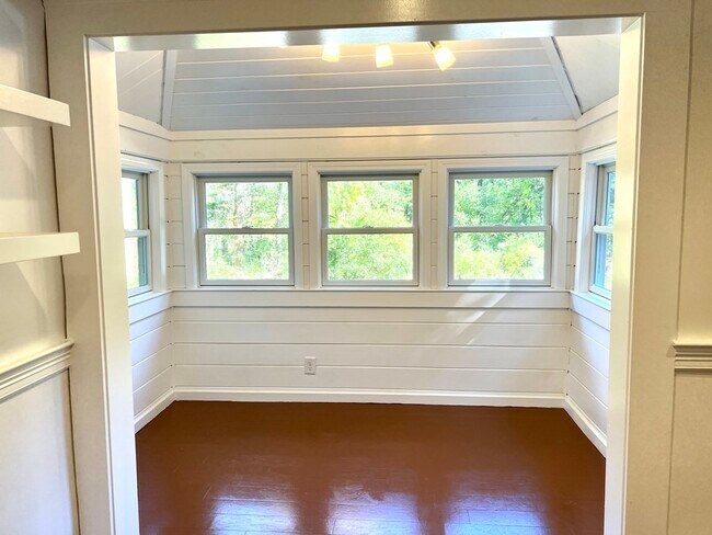 Building Photo - 48 Valley Rd