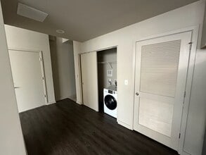 Washer/dryer combo machine - 1321 Lofts