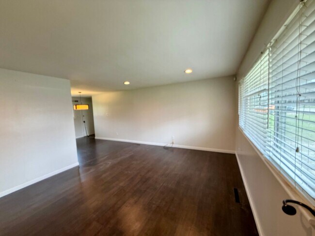 Foto del edificio - Charming 3 Bed, 2 Bath Ranch