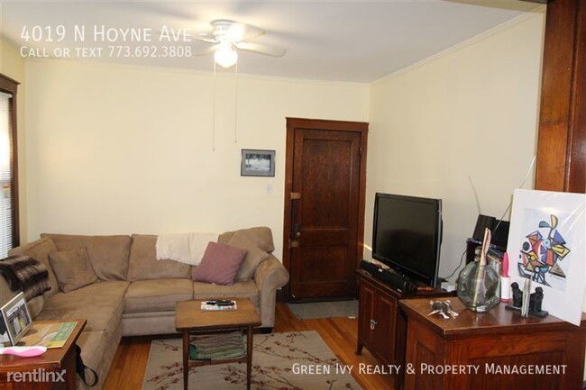 Building Photo - Beautiful VIntage 2 Bed in Ravenswood
