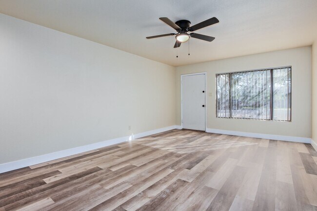 Foto del edificio - 4 Bedroom 2 Bathroom with Arizona Room in Tempe