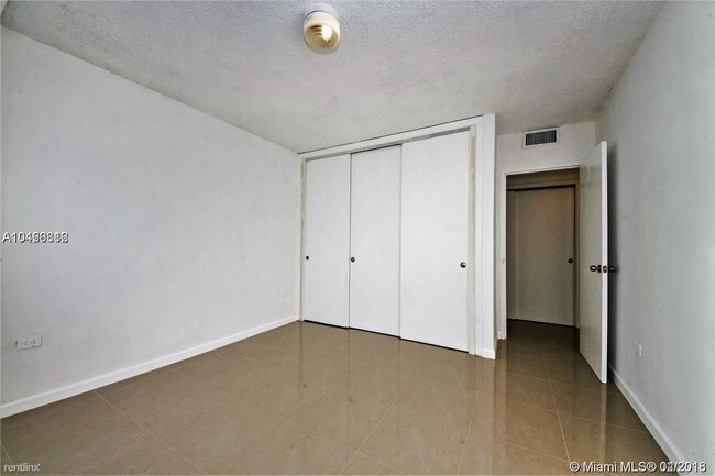 Foto del edificio - 3 br, 2 bath Condo - 7544 E Treasure Dr #2H