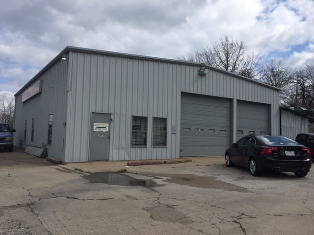 Building Photo - 10805 Hickman Mills Dr
