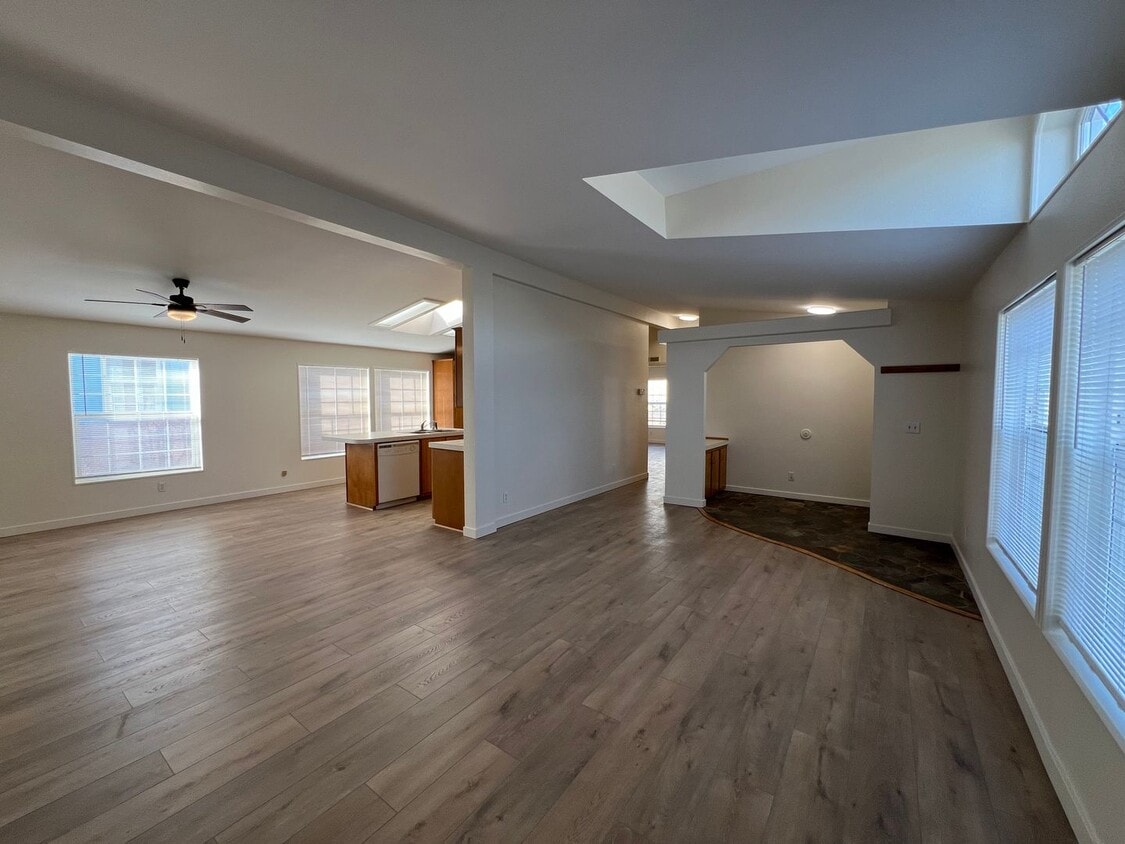 Primary Photo - 3 Bedroom, 2 bath house