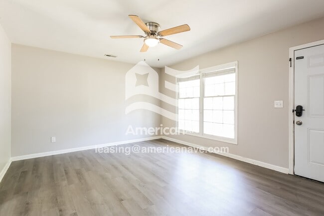 Building Photo - 4 N Kings Dr