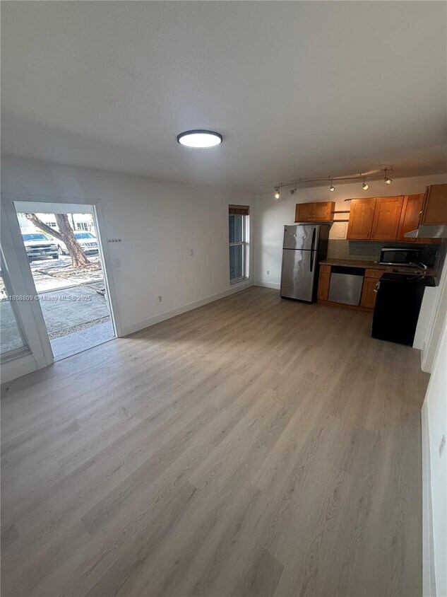 Foto principal - 3071 SW 27th Ave