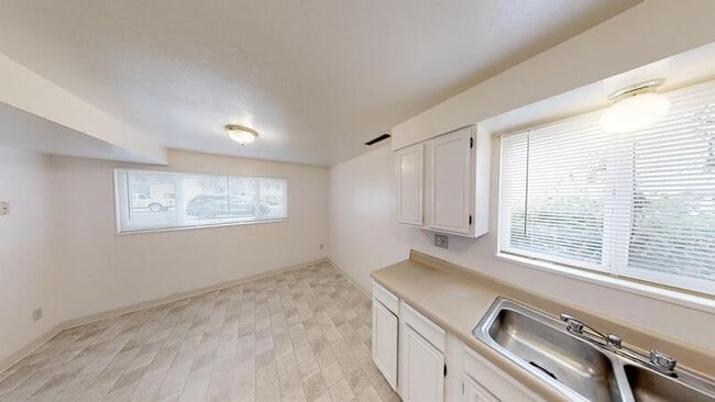 Building Photo - 1412 Tappan Cir