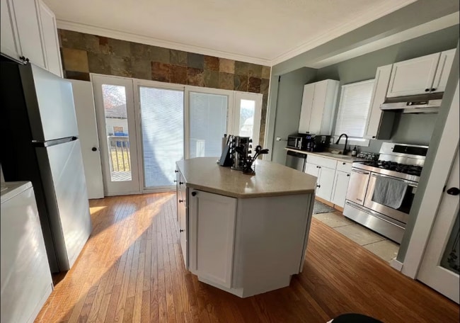 Building Photo - 1708 11th Ave