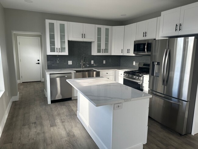 Photo - 484 Shurs Ln House