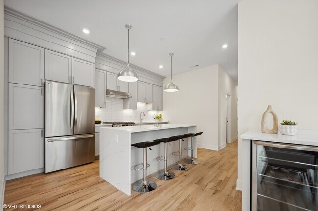 Foto del edificio - 3615 N Wilton Ave