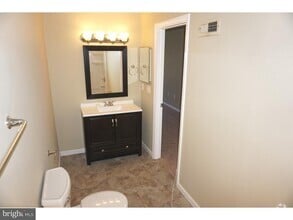 Building Photo - 509 Steeplechase Ct