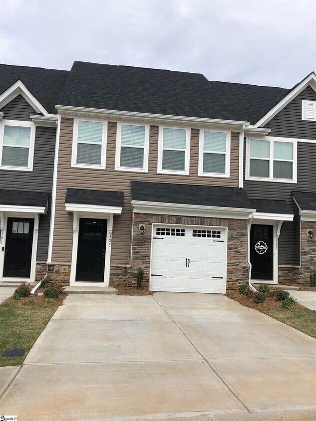 323 Hunt Glenn Ct, Greer, SC 29650 Condo for Rent in Greer, SC