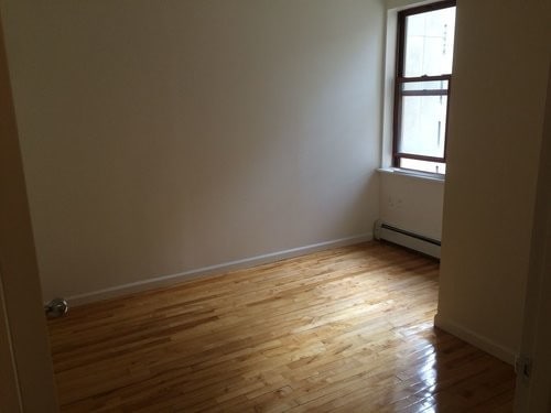 Primary Photo - 190 E 7th St