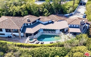 Building Photo - 4550 Gable Dr