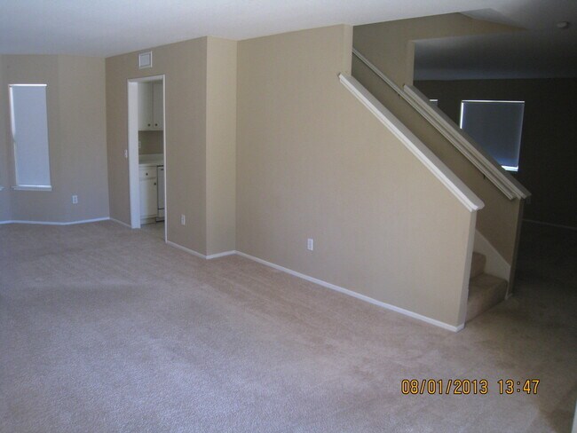 Foto del edificio - 2 story home in great neighborhood