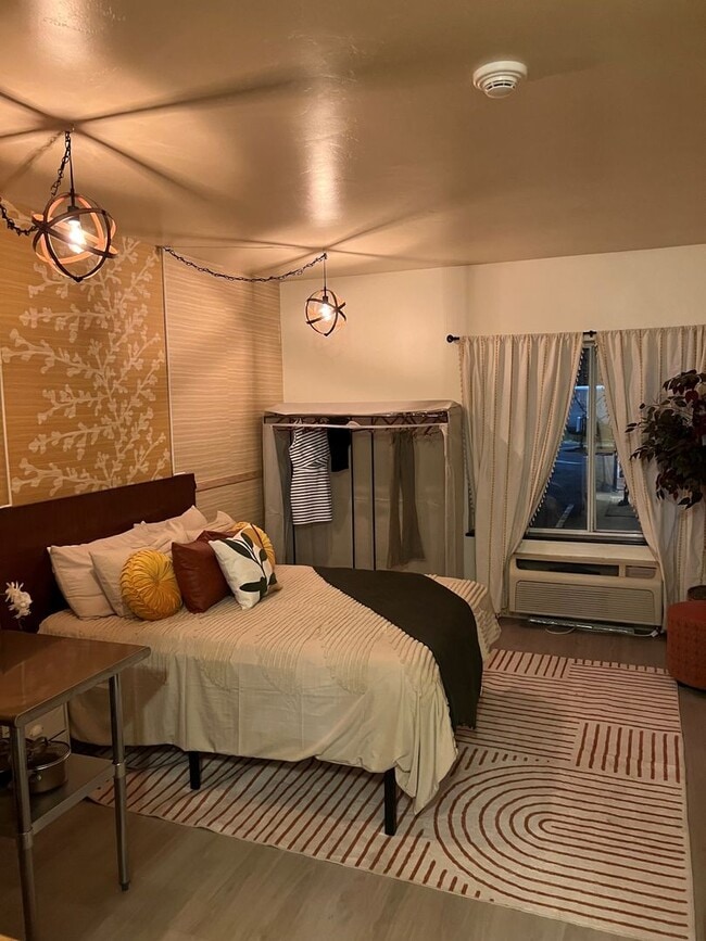 Interior Photo - ALL UTILITIES+ Internet Included - New Apa...