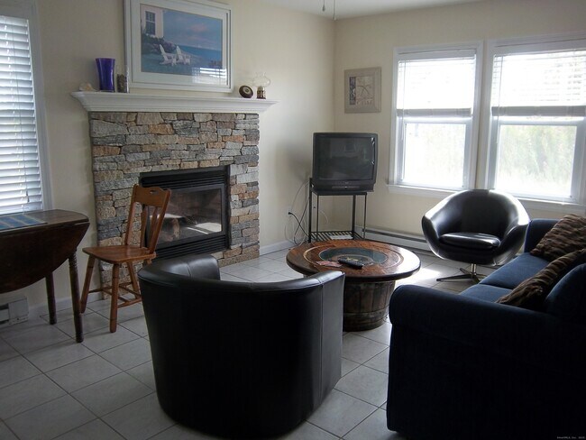 Foto del edificio - 55 Pine Island Rd