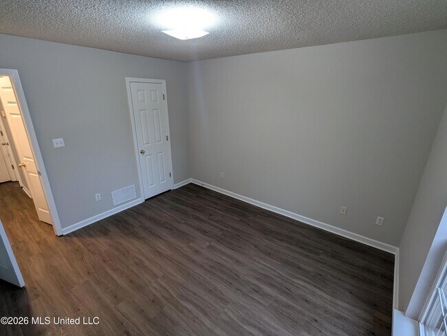 Building Photo - 947 Clubhouse Dr