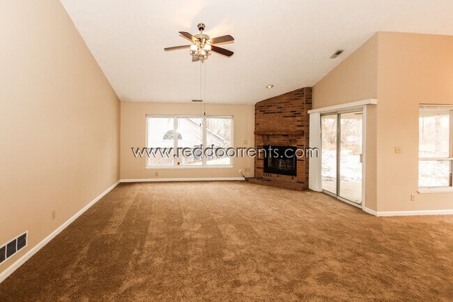 Foto del edificio - Coming Soon! - Beautiful 3-Bedroom, 2-Bath...