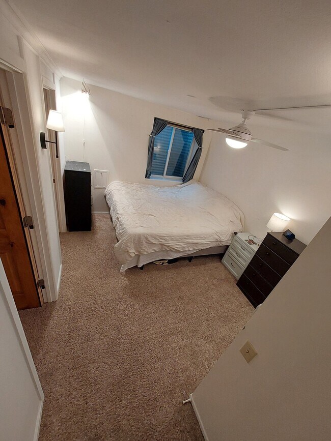 Building Photo - 491 W 700 S