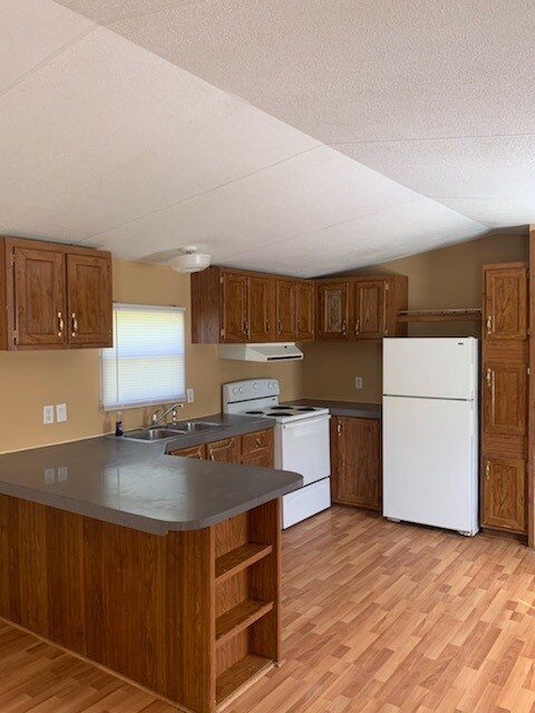 Foto del edificio - 4042 Godwin Lake Rd