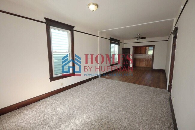 Foto del edificio - 716 N Bell Ave