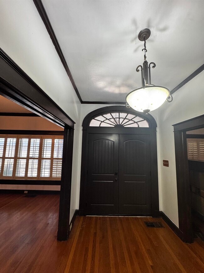 Foto del edificio - 720 N Stone Ave