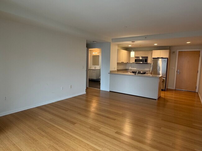 Building Photo - 2 Earhart St