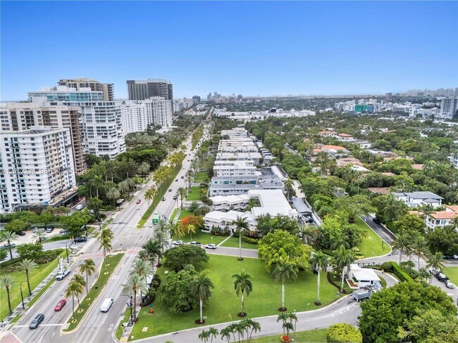 Building Photo - 10190 Collins Ave