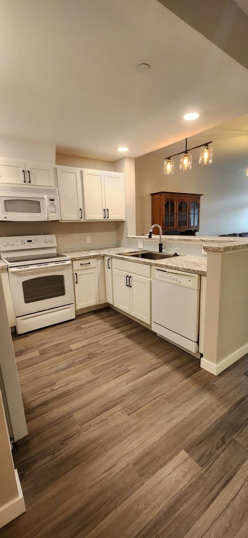 Foto del edificio - YEAR ROUND 2 Bedroom/2 Bathroom with Amenities Included