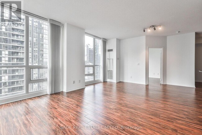 Photo du bâtiment - 16 Yonge St