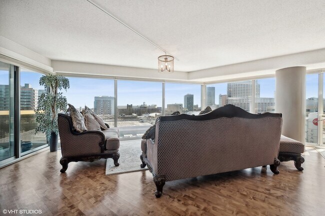 Foto del edificio - 1720 Maple Ave