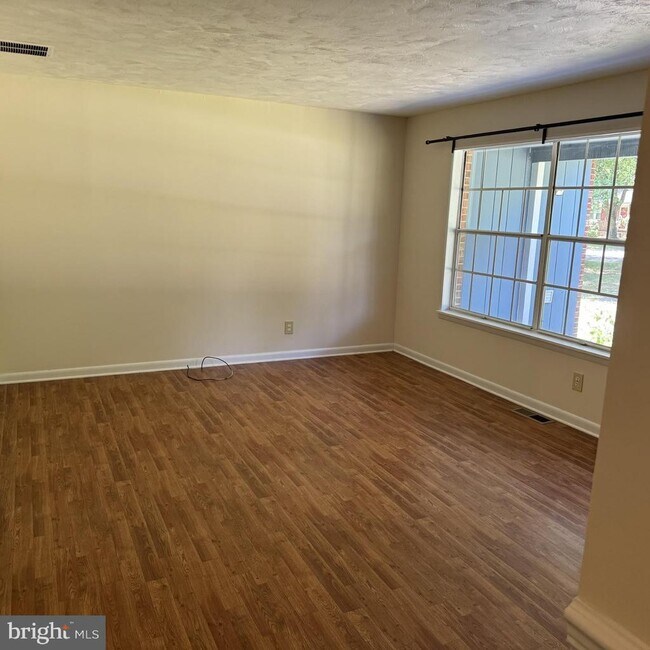 Building Photo - 4435 Willow Tree Ln